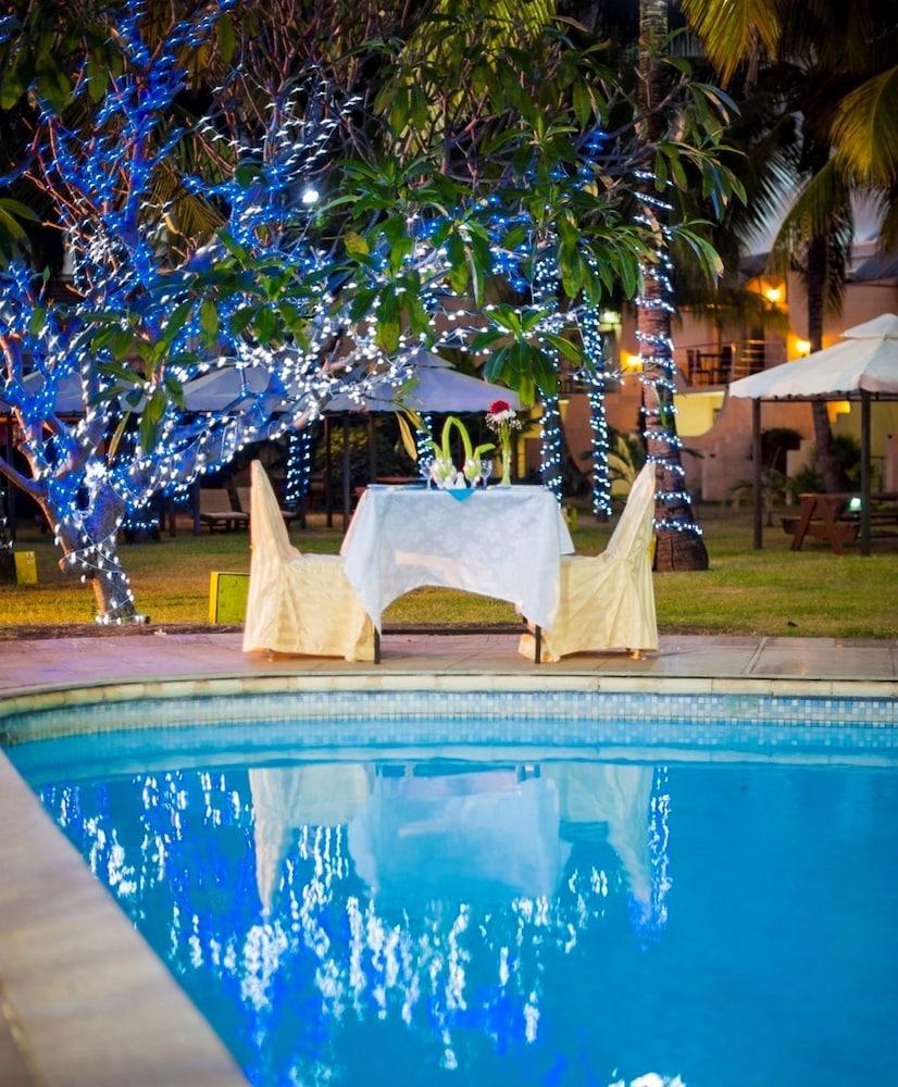 Manisa Hotel Flic-en-Flacq Esterno foto