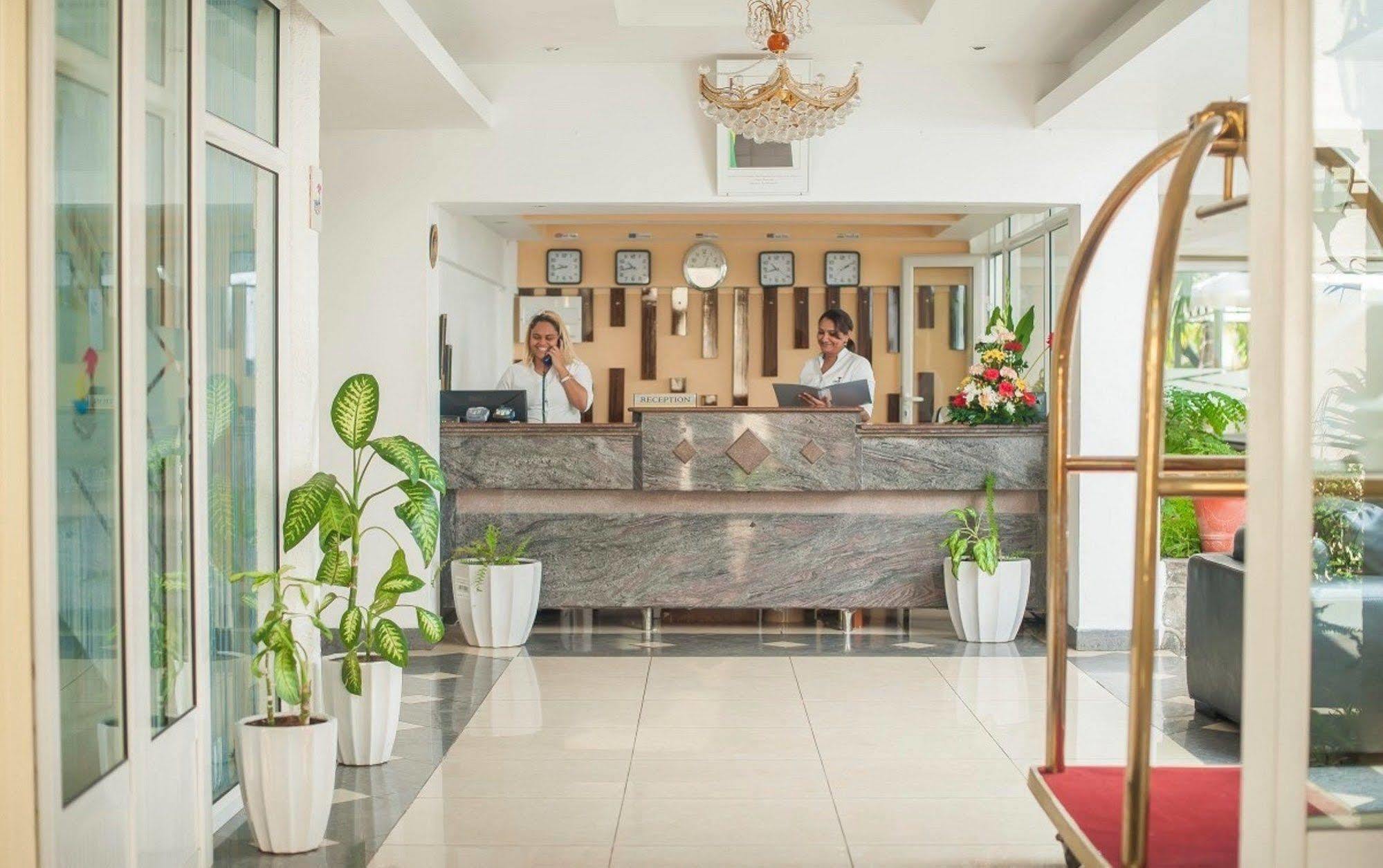 Manisa Hotel Flic-en-Flacq Esterno foto