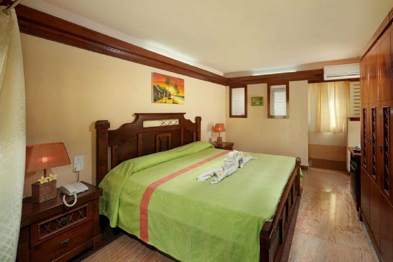 Manisa Hotel Flic-en-Flacq Esterno foto